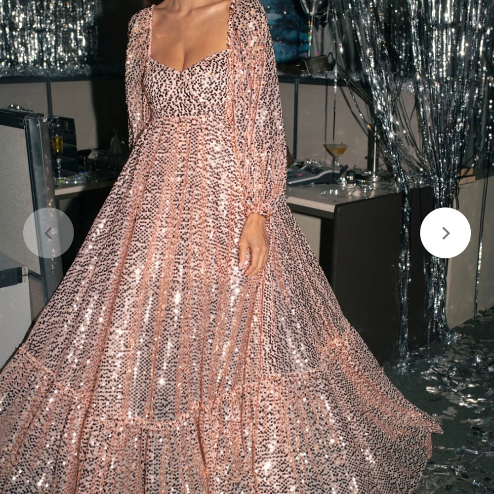 Dress was delivered late for NYE and cannot be returned. Brand new with tags on